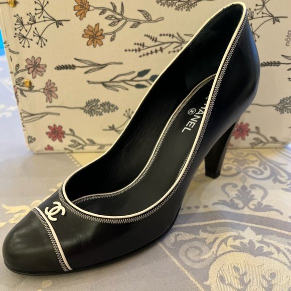 Authentic CHANEL Heels - Picture 8 of 9